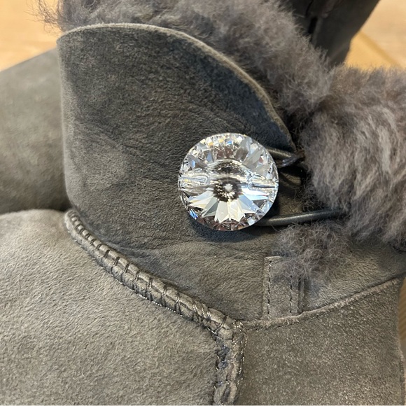 UGG Swarovski crystal Mini Bailey Button Bling boots Grey Size 7 W/Box - Picture 3 of 13